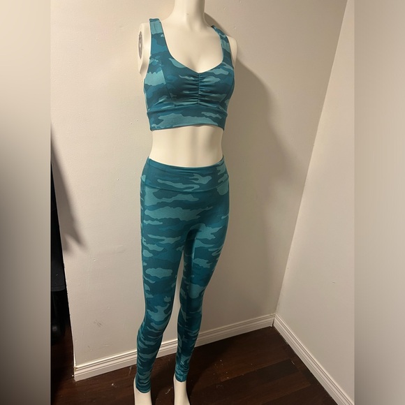 Bombshell Sportswear Green Camo Set - Picture 5 of 12